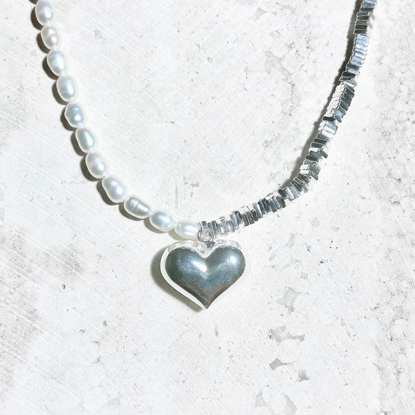Joint Pearl Necklace with Heart Pendant